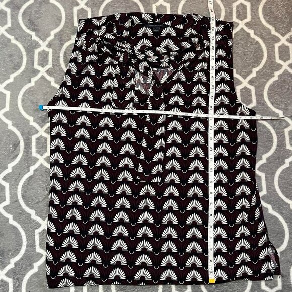 Tommy Hilfiger sleeveless v-neck tie top. Size Large - Picture 5 of 8